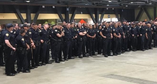 Gần 300 cảnh sát Mỹ tham gia sự kiện 'siêu lây nhiễm', dân bức xúc khiếu nại